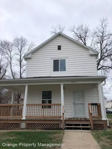 Main picture of 2423 Bristol St