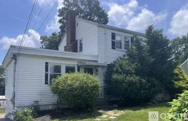 Main picture of 32 Border St