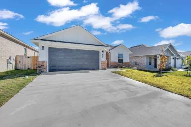 Main picture of 5202 White Rose Dr