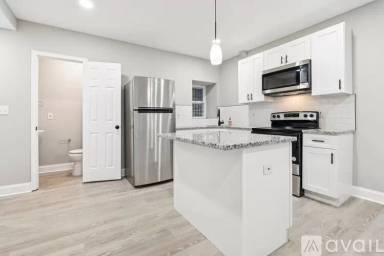 Main picture of 916 N Arlington Ave