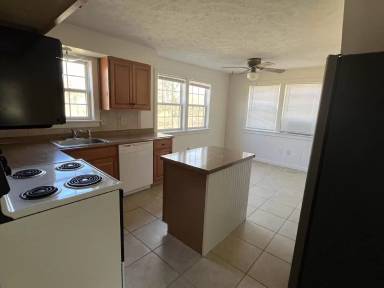 Main picture of 218 W Highway St
