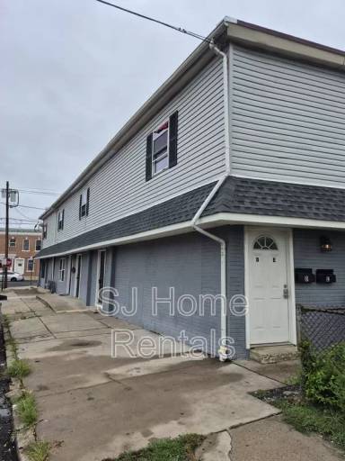 Main picture of 215 North Pavilion Avenue - B