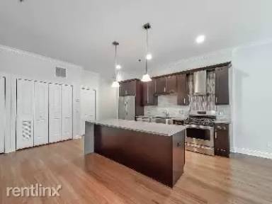 Main picture of 1245 W Jackson Blvd
