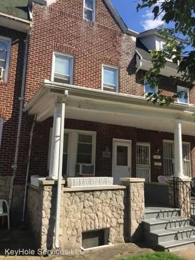Main picture of 2207 Whittier Ave