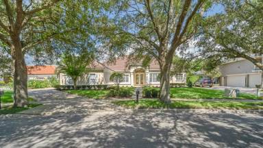 Main picture of 7773 Debeaubien Dr