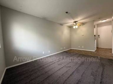 Main picture of 1119 E St Lincoln, NE 68508