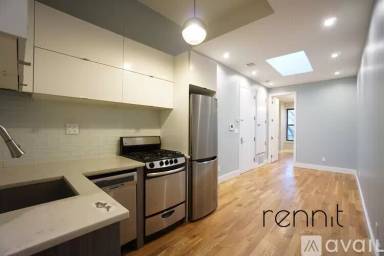 Main picture of 377 Manhattan Ave