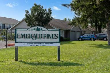 Main picture of 10 Emerald Pines Ct