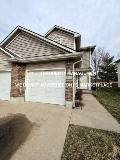 Main picture of 921 SW Peach Tree Ln