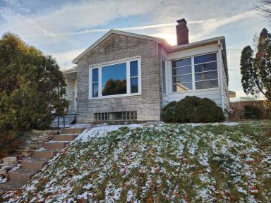 Main picture of 305 W 31st St
