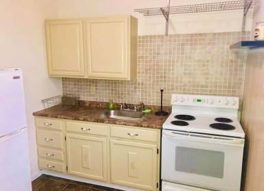 Main picture of 913 Nott St