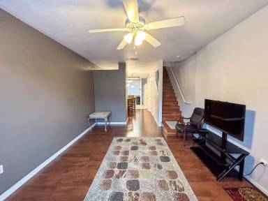 Main picture of 3910 SW 20th Ave