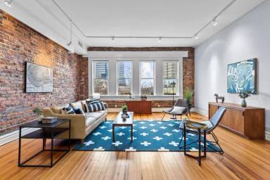 Main picture of 323 W Main St