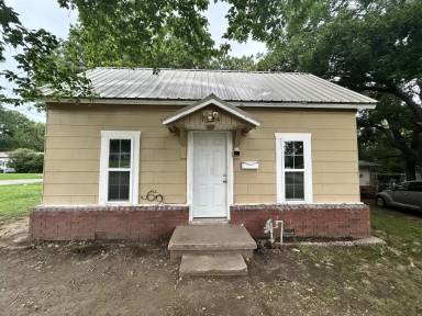 Main picture of 1324 W Maple St