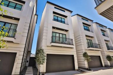 Main picture of 5704 Fairdale Ln