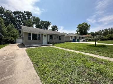 Main picture of 8033 Maple Ave