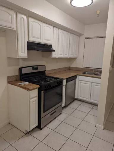 Main picture of 14740 Erwin St