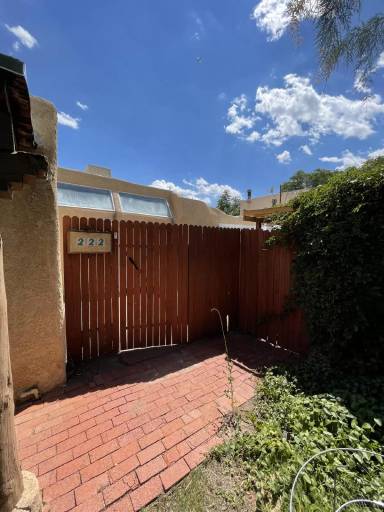 Main picture of 222 16th St NW