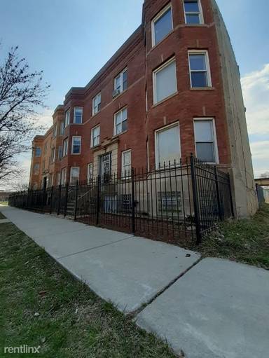 Main picture of 4622 S Calumet Ave