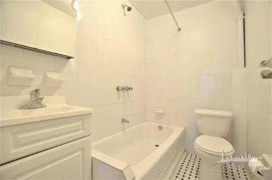 Main picture of 571 3rd Ave