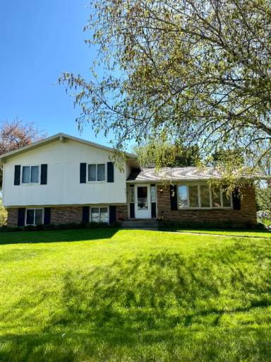 Main picture of 111 White Oak Dr