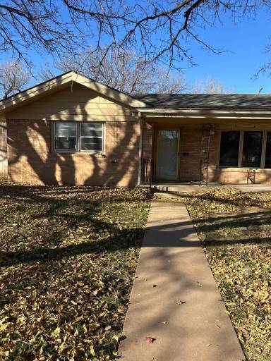 Main picture of 3600 S Lamar St