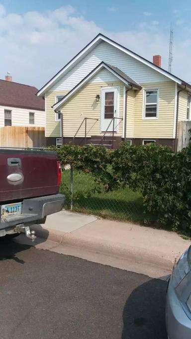 Main picture of 2110 E 13th St
