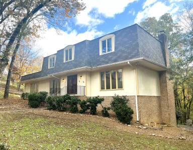 Main picture of 5312 Fairview Rd