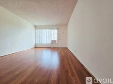 Main picture of 830 Crenshaw Blvd