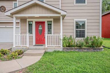 Main picture of 731 S Clay St