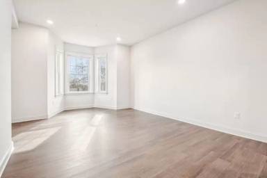 Main picture of 472 Roxborough Ave