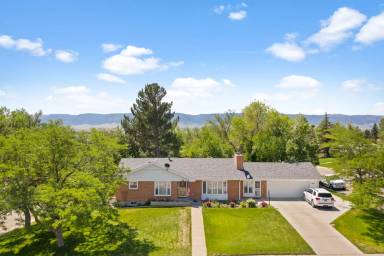 Main picture of 2655 E 4th St
