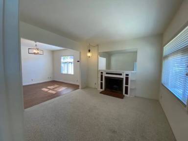 Main picture of 611 W Franklin St