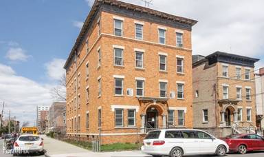 Main picture of 19 E 4th St