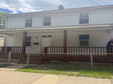 Main picture of 853 Railroad St