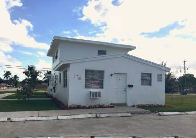 Main picture of 3744 W Hallandale Beach Blvd