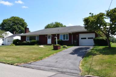 Main picture of 1018 E High St