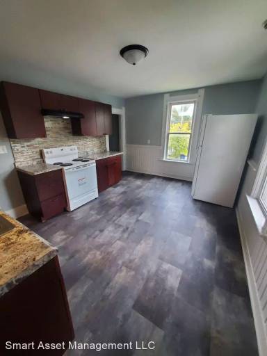 Main picture of 2224 N Holton St