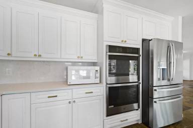 Main picture of 3924 Versailles Dr