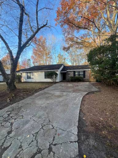 Main picture of 105 Drake Ct