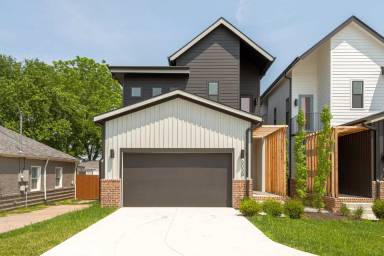 Main picture of 303B Riverside Dr