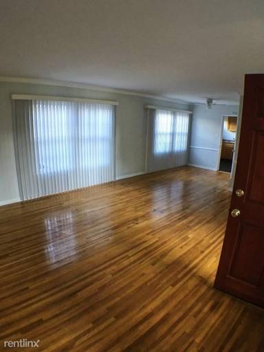 Main picture of 5848 Woodman Ave
