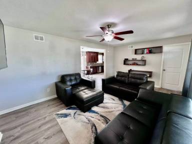 Main picture of 8501 Benjamin Ave