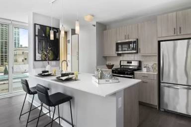 Main picture of 26 W Randolph St