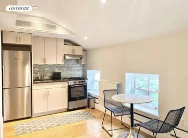 Main picture of 127 Saint Felix St