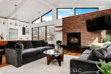 Main picture of 2400 W Bella St