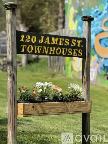 Main picture of 120 James St