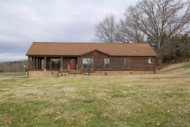 Main picture of 320 Piney Rd