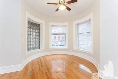 Main picture of 847 W Wellington Ave