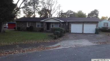 Main picture of 2400 Hammonds Ave NW